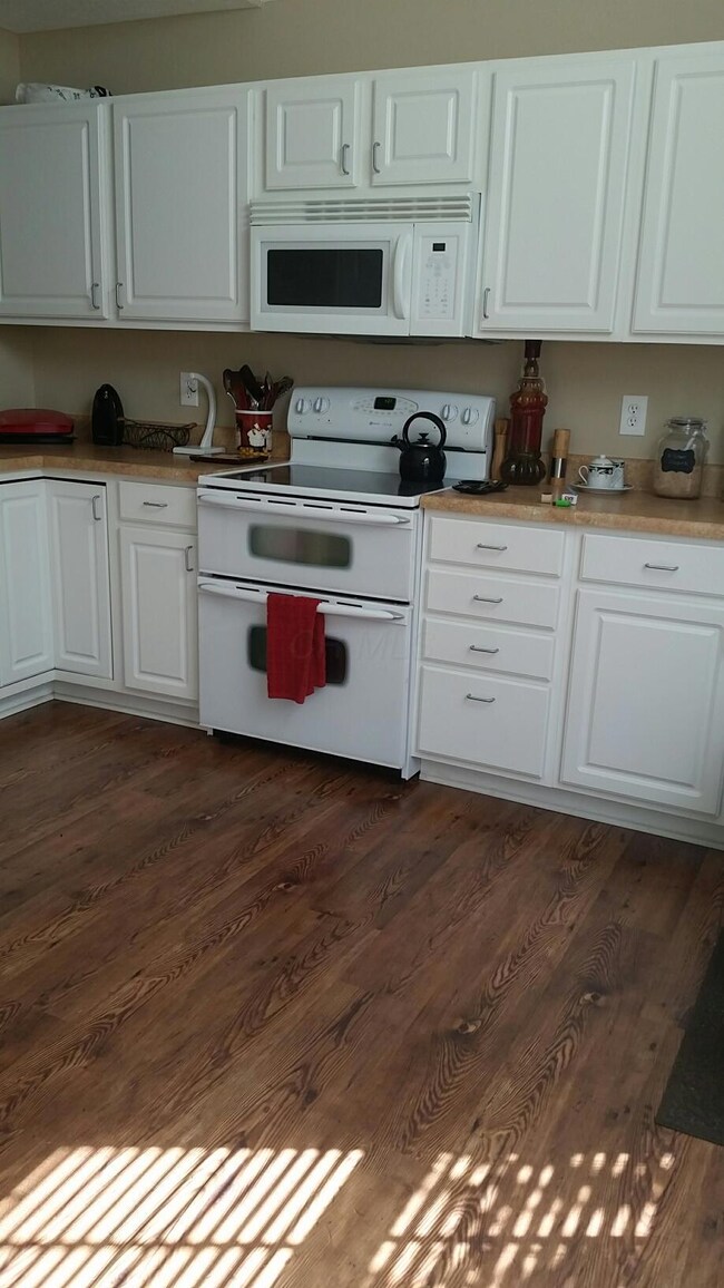 Lg Kitchen, range w/double oven