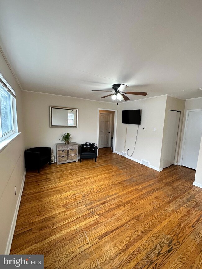 202 Green Ave unit 2, Lansdowne, PA 19050 - photo 4