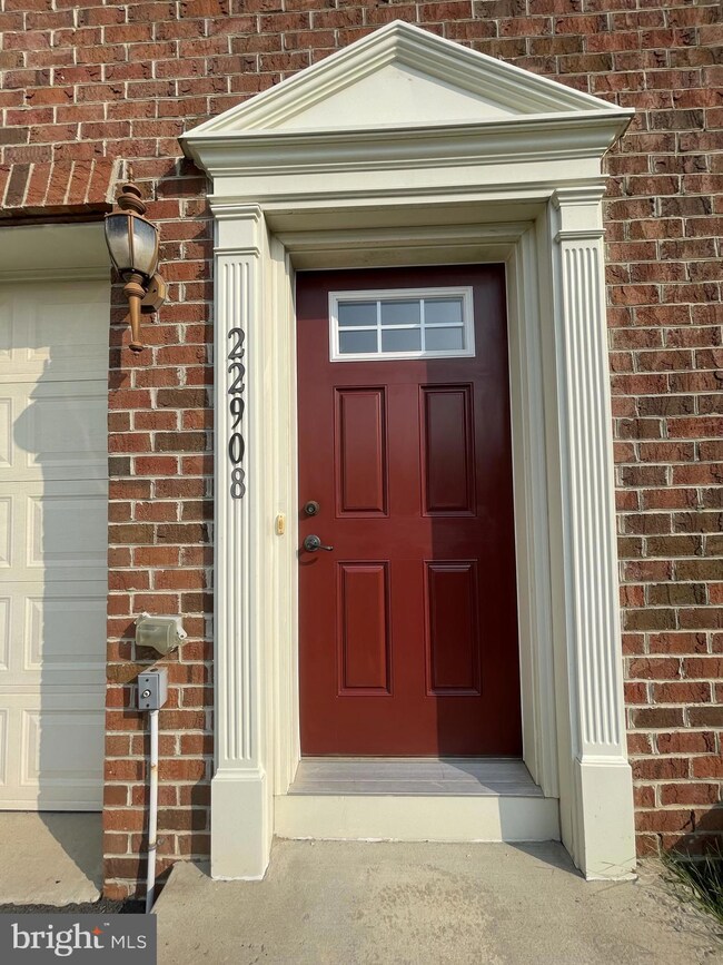 22908 Chestnut Oak Terrace, Sterling, VA 20166 - photo 2