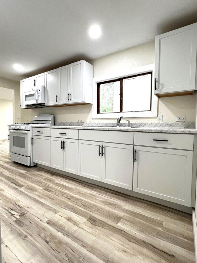 325 N Wabasha, Plainview, MN 55964 - photo 6