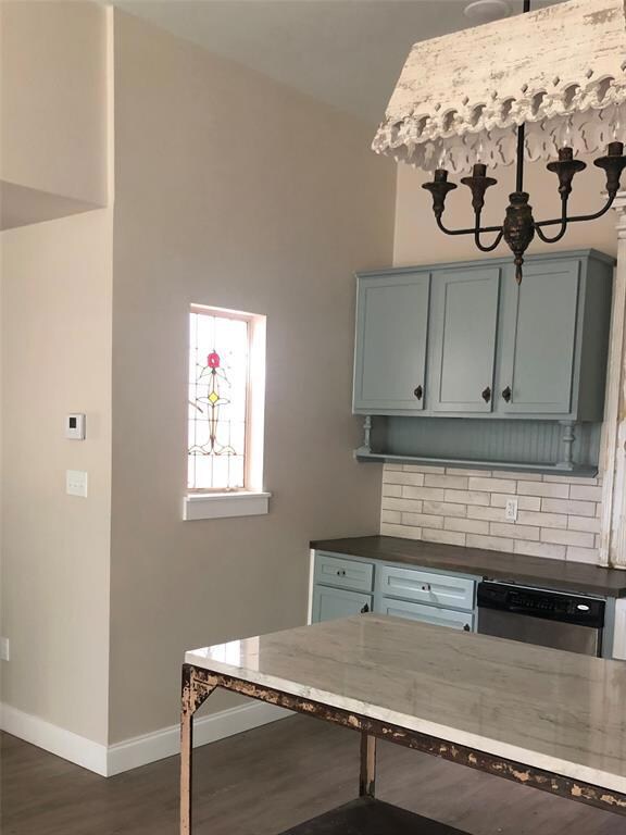 622 W Hull St, Denison, TX 75020 - photo 3