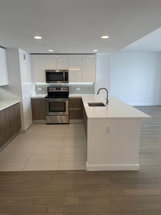 25 Park Ln S unit PH03, Jersey City, NJ 07310 - photo 6