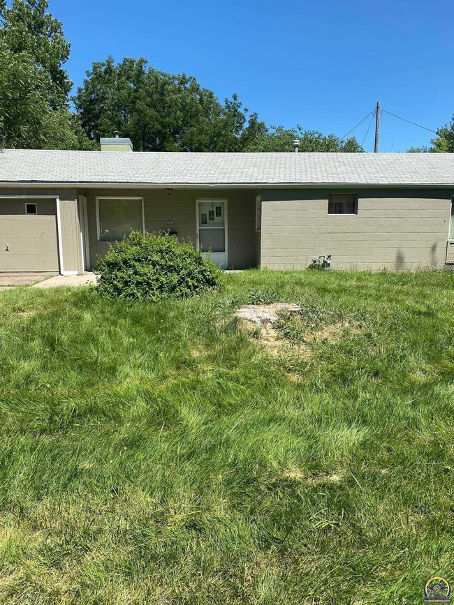 2204 SW Mission Ave, Topeka, KS 66614 - photo 2