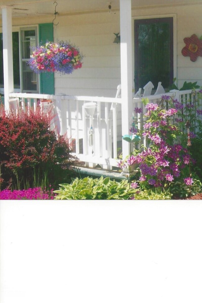 2612 Boyer close up porch
