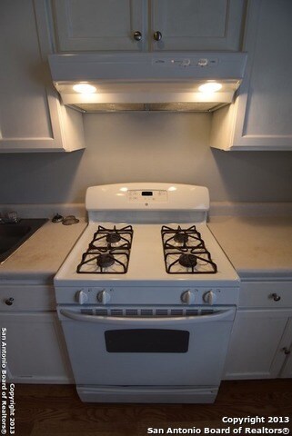 718 Marshall St unit B, San Antonio, TX 78212 - photo 7