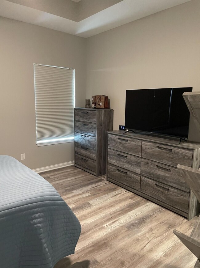 3013Masterbedroom2