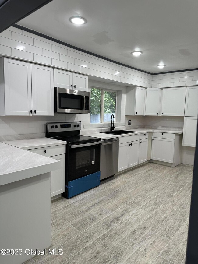 70 Cheltingham Ave, Schenectady, NY 12306 - photo 4