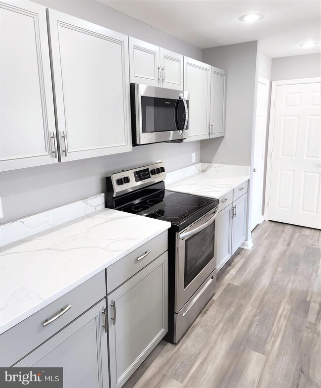 9805 Lake Pointe Ct unit 302, Upper Marlboro, MD 20774 - photo 6