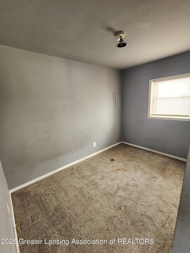 624 S Hayford Ave, Lansing, MI 48912 - photo 5
