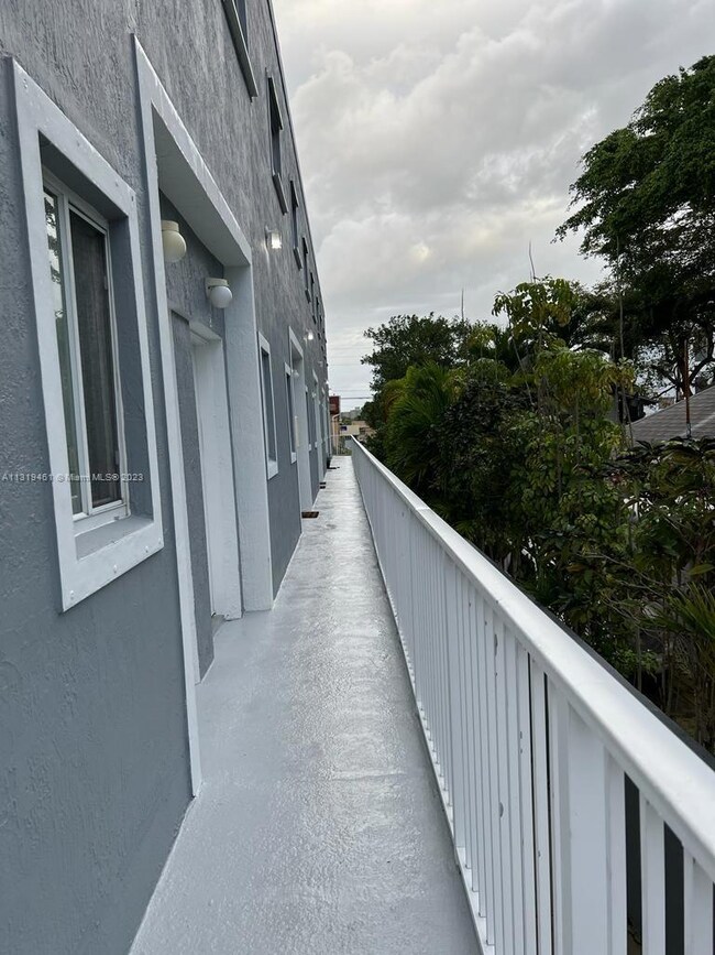 853 SW 2nd St unit 210, Miami, FL 33130 - photo 2
