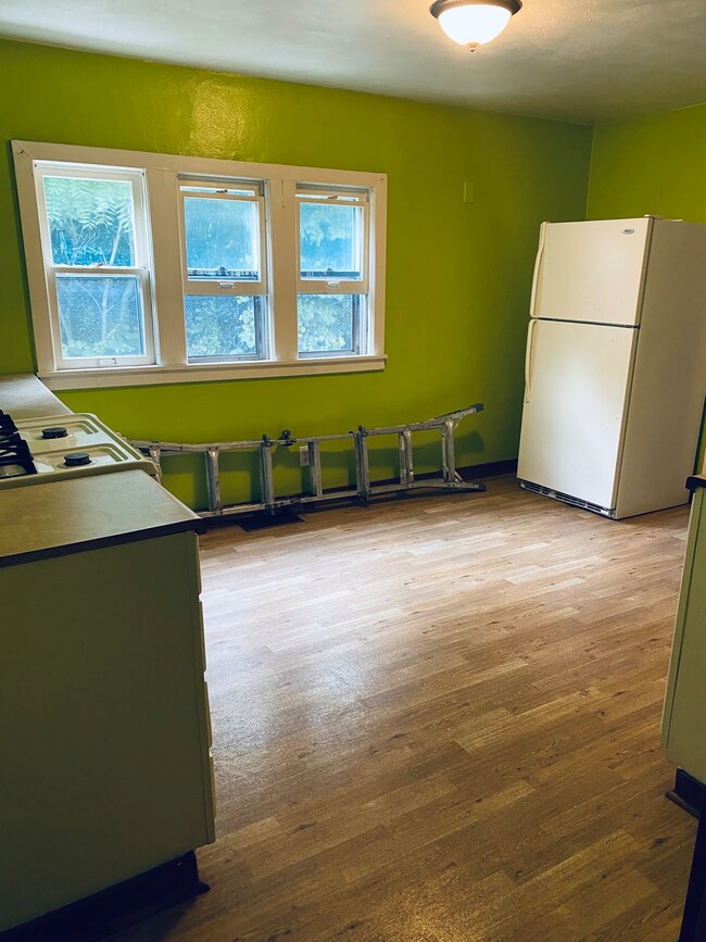 1326 W 14th St, Anderson, IN 46016 - photo 4