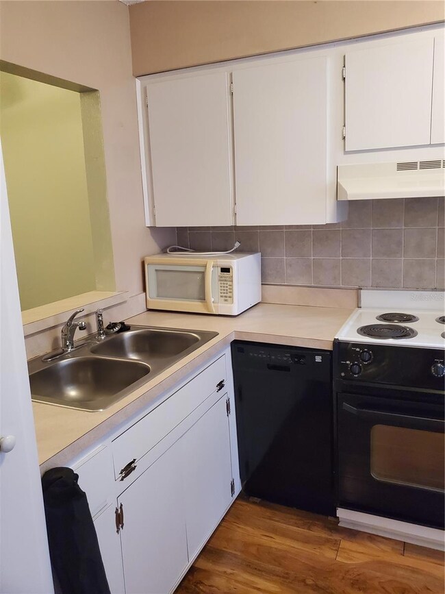 11132 Pembridge Ct unit 3, Port Richey, FL 34668 - photo 5