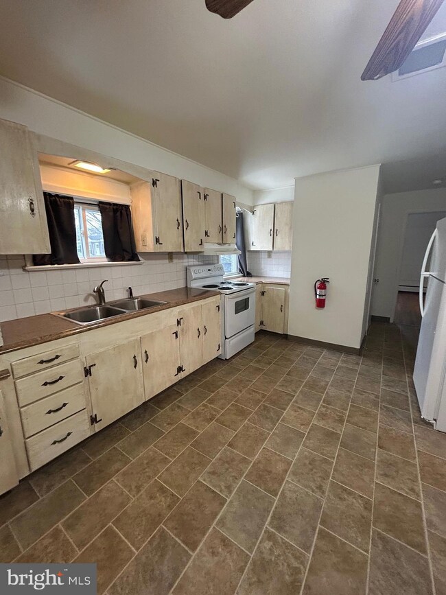 290 James Dr unit C, Glenmoore, PA 19343 - photo 4