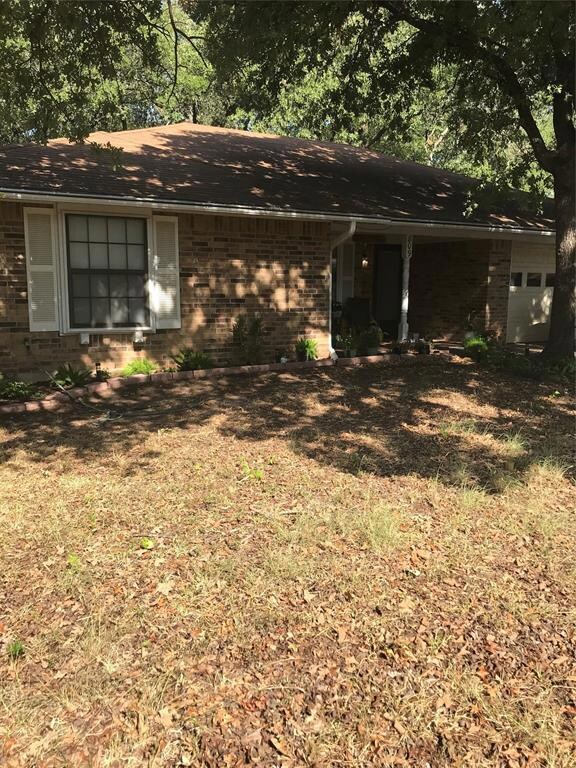 809 Vickie Dr, Azle, TX 76020 - photo 2