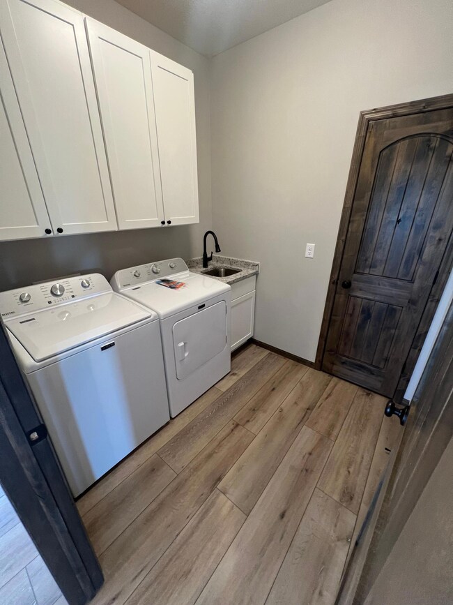 1203 Poppy Ct - Pic 5.jpg