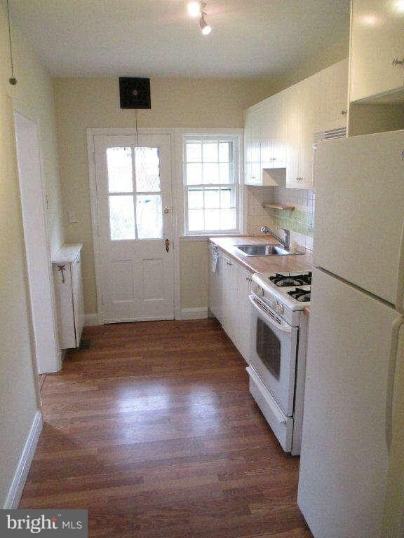 2424 Pelham Ave, Baltimore, MD 21213 - photo 7