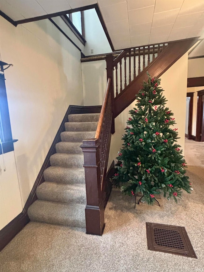 200 E Berry St, Middlebury, IN 46540 - photo 2