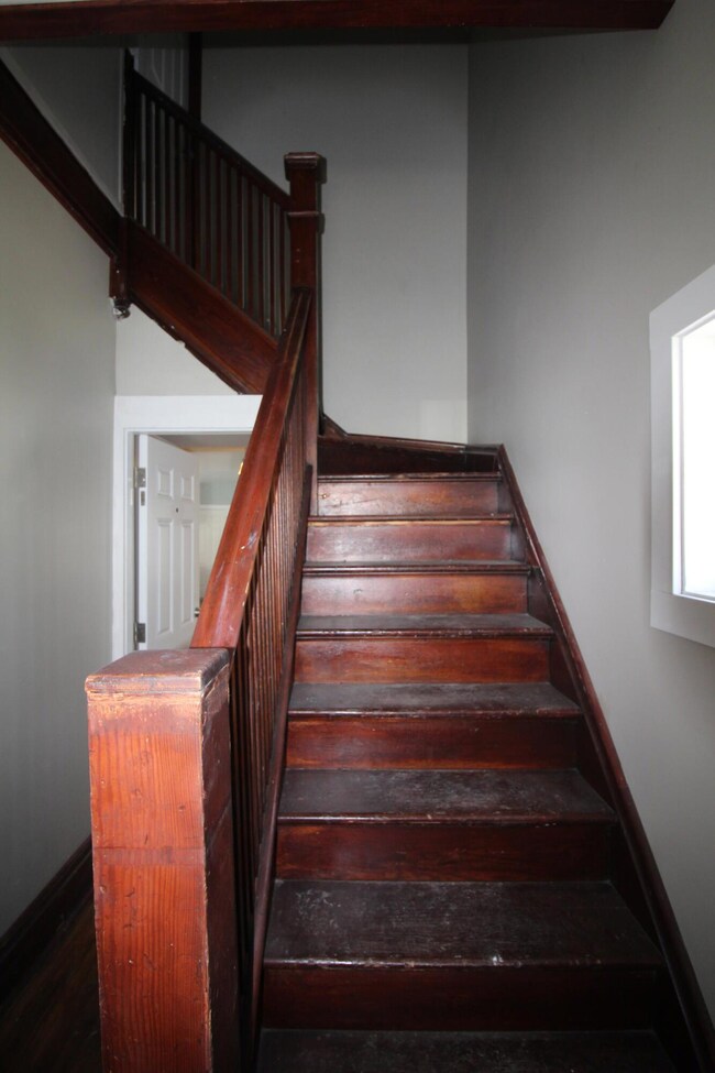 718 Butterworth Stairway
