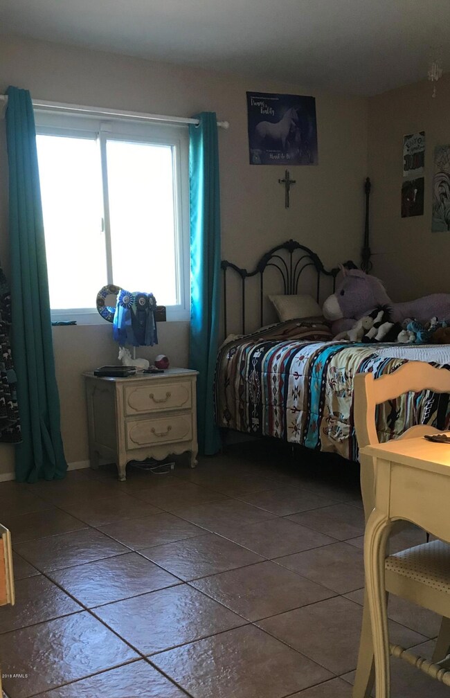 2nd bedroom