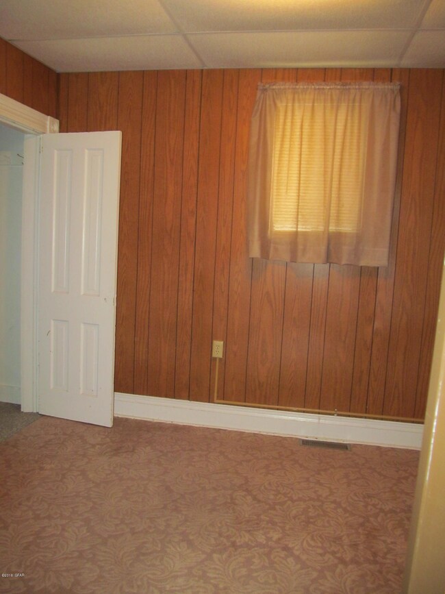 808 2ND AV SO 004