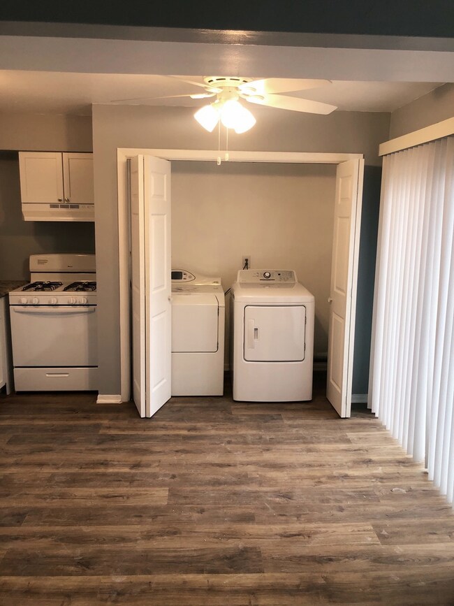 28 S Prairie St unit 28, Batavia, IL 60510 - photo 3