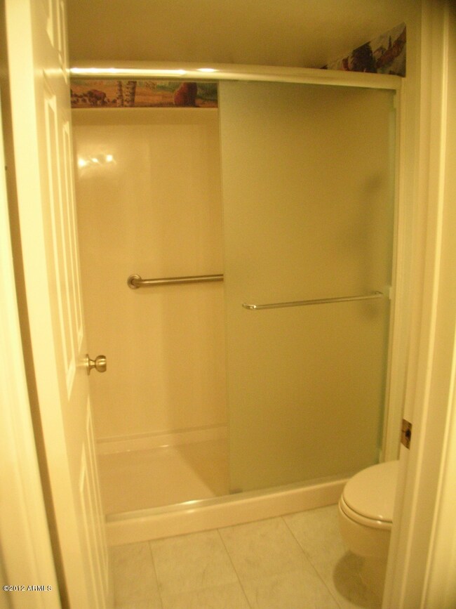 SHOWER ACCESSIBLE
