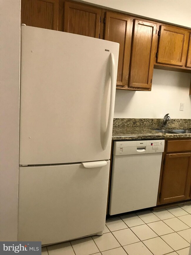 15637 Ambiance Dr, North Potomac, MD 20878 - photo 5