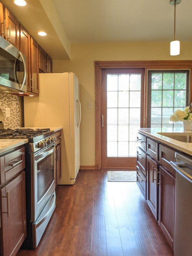 618 E Pine St, Griffith, IN 46319 - photo 7