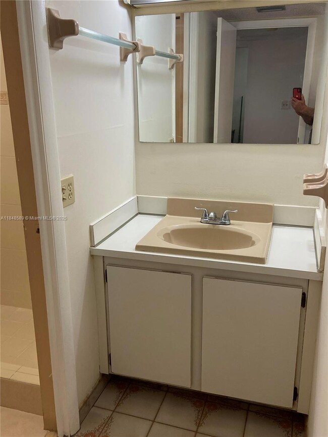 440 E 23rd St unit 1416, Hialeah, FL 33013 - photo 6