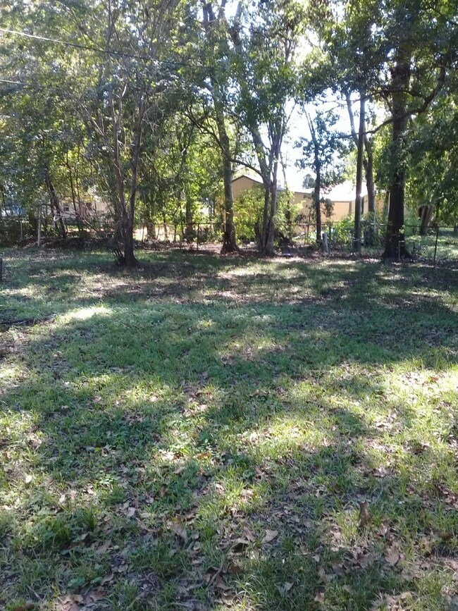 2010 Merlin St, Bay City, TX 77414 - photo 6