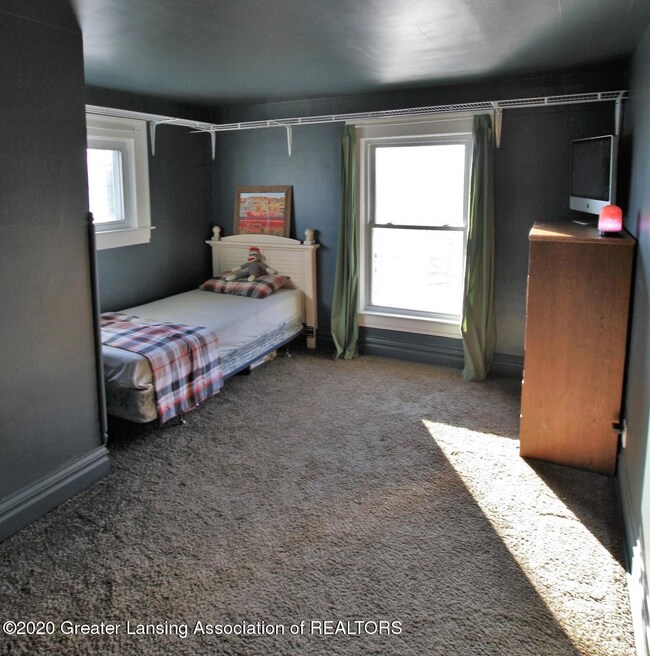 thumbnail_bedroom 2.