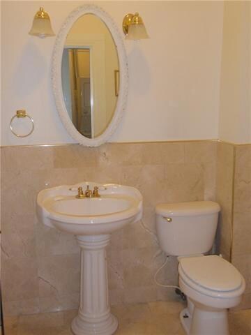 The rest of the bathroom.