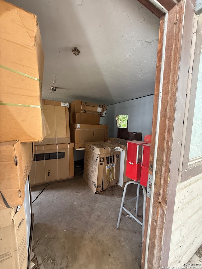 106 Barton Ct, San Antonio, TX 78225 - photo 5