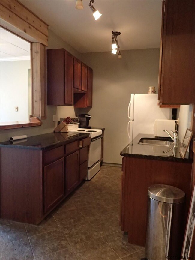 164 Spring St unit 3, Saratoga Springs, NY 12866 - photo 3