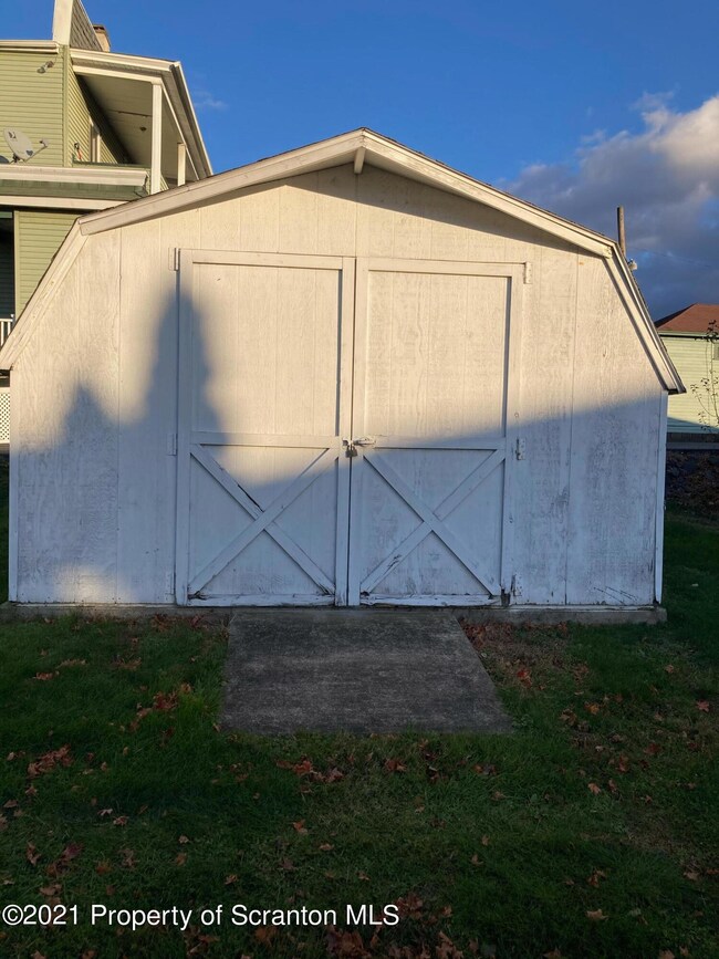 730 E Drinker St, Dunmore, PA 18512 - photo 3