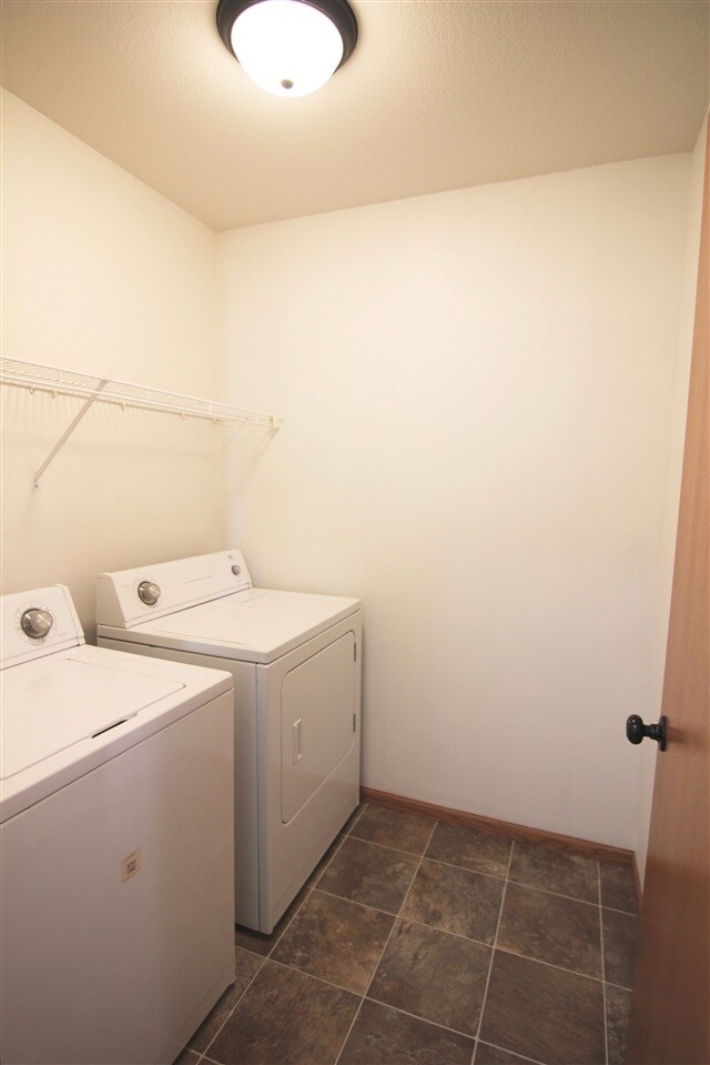 5005 Algonquin Dr unit 1, Cedar Falls, IA 50613 - photo 5
