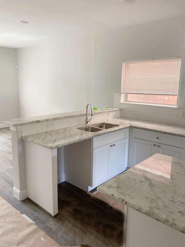 1029 Calvin Ave, Houston, TX 77088 - photo 4