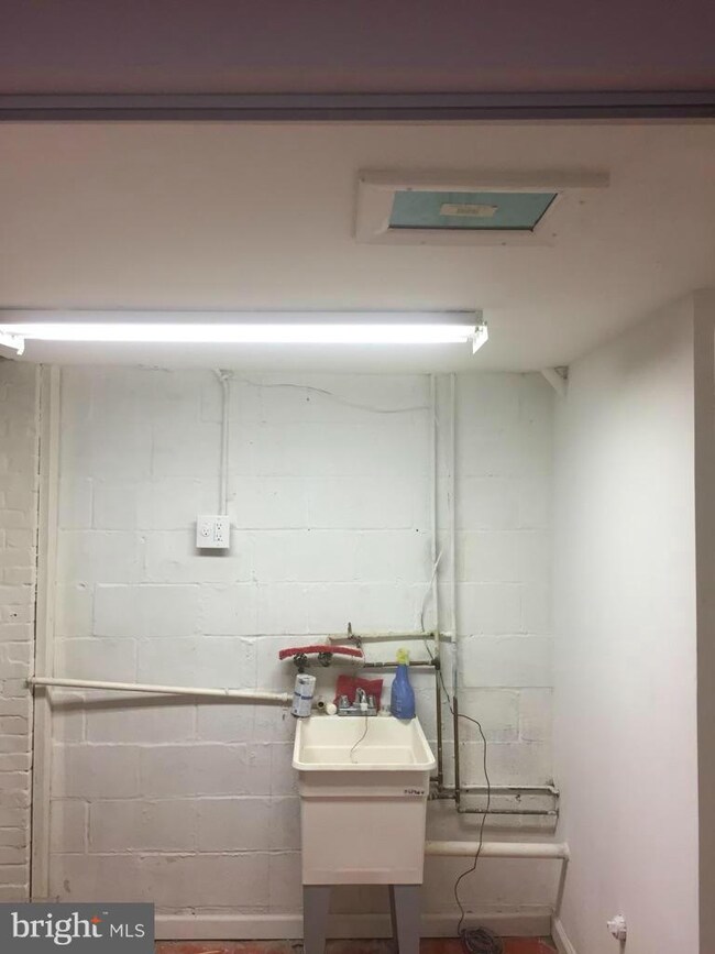 1511 Stonewood Rd, Baltimore, MD 21239 - photo 6