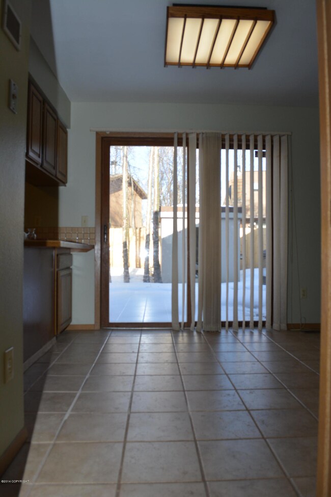 EAT IN KITCHEN VIEW