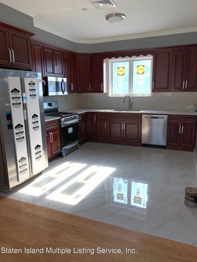13 Holly Place unit 2, Staten Island, NY 10306 - photo 5