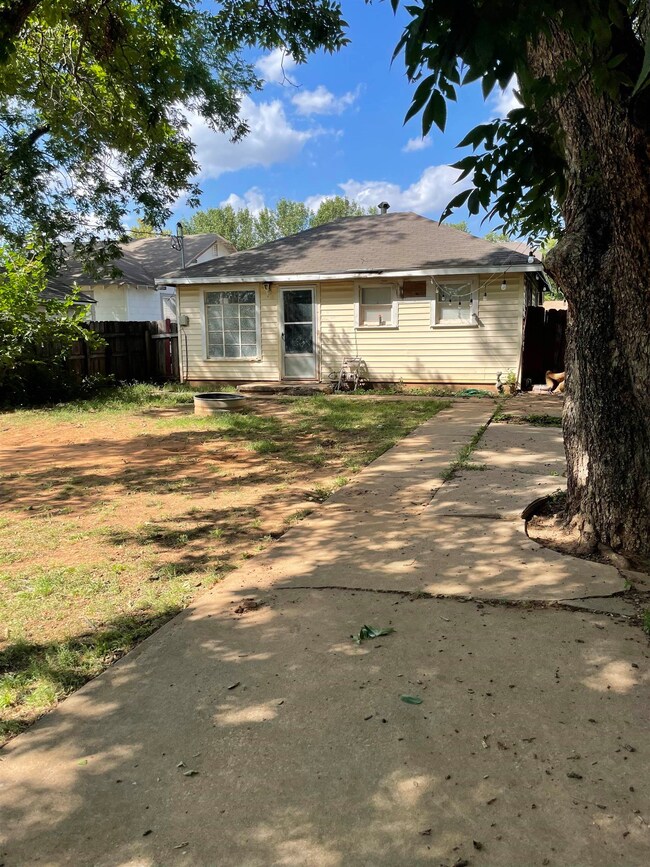1210 W Pine Ave, Duncan, OK 73533 - photo 2