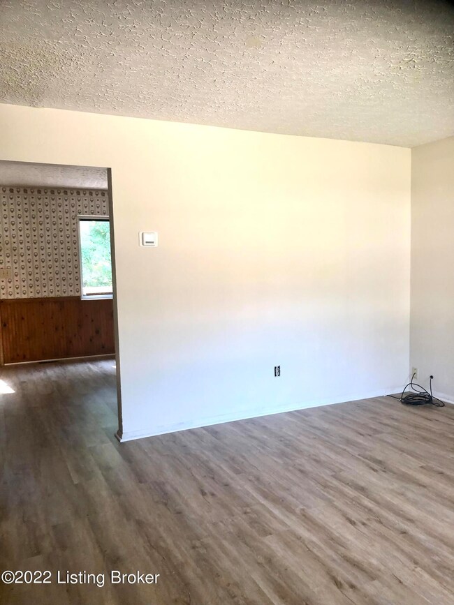 8212 Sandidge Dr, Louisville, KY 40228 - photo 6