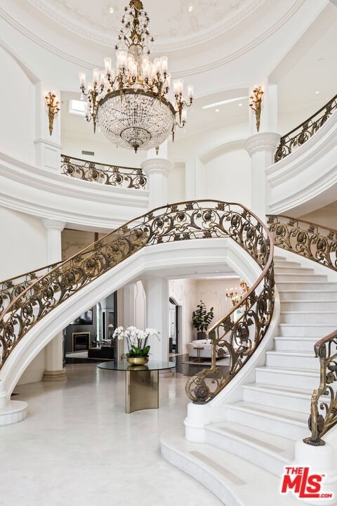 1091 Laurel Way, Beverly Hills, CA 90210 - photo 5