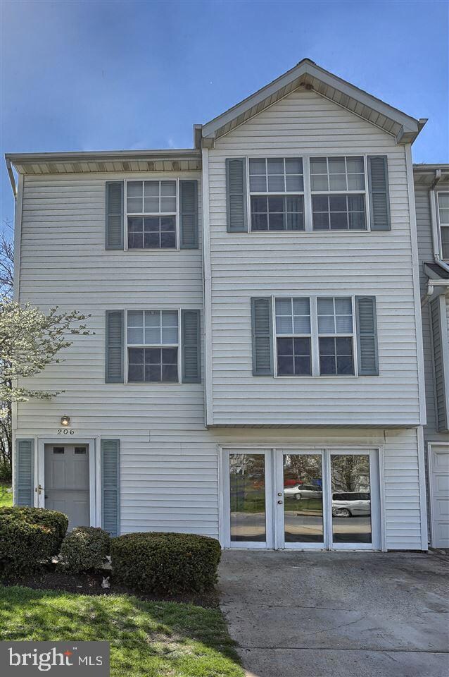 206 Lincoln Ave, Harrisburg, PA 17111 - photo 2