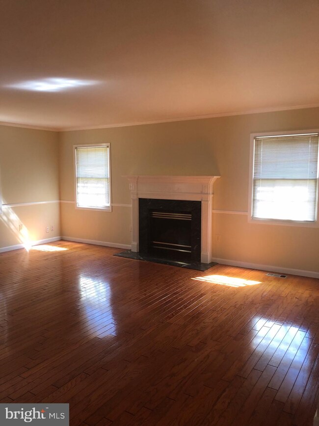 3907 Wakefield Ln, Bowie, MD 20715 - photo 3