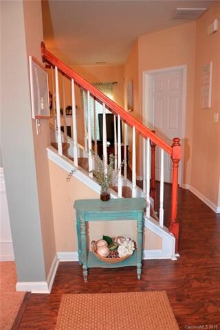 Walk into an amazing foyer! NEW laminate floors, g