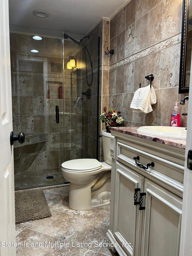1st floor Bathroom