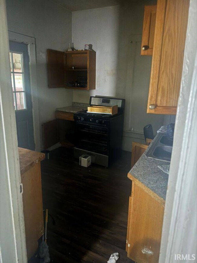 1031 Middlebury St, Elkhart, IN 46516 - photo 7