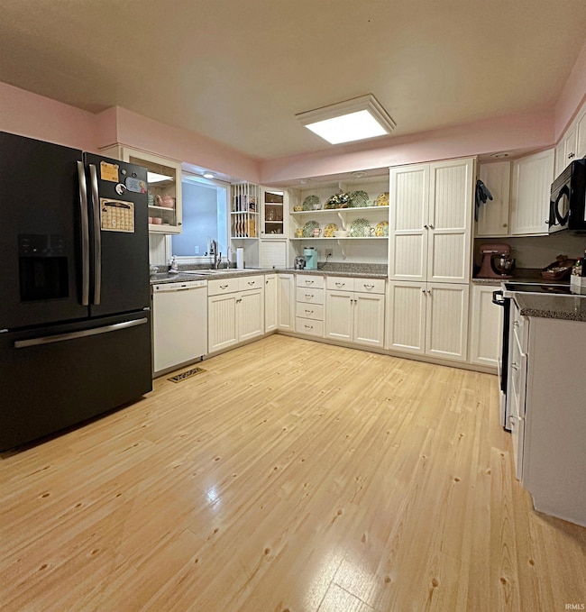 638 E Main St, Elnora, IN 47529 - photo 5