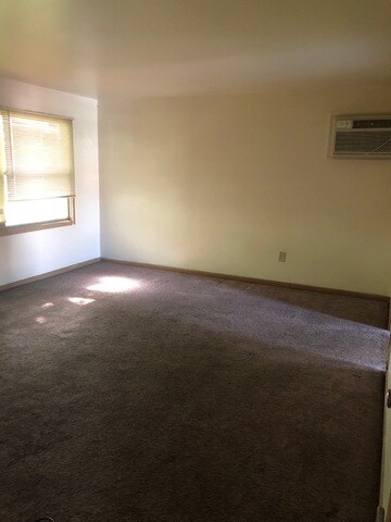 804 N Gladstone Ave unit A, Aurora, IL 60506 - photo 7